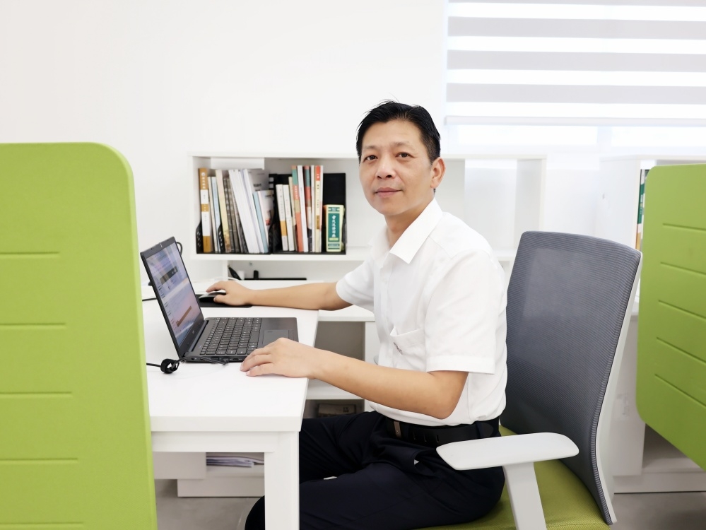 廖小伟：高中语文教师