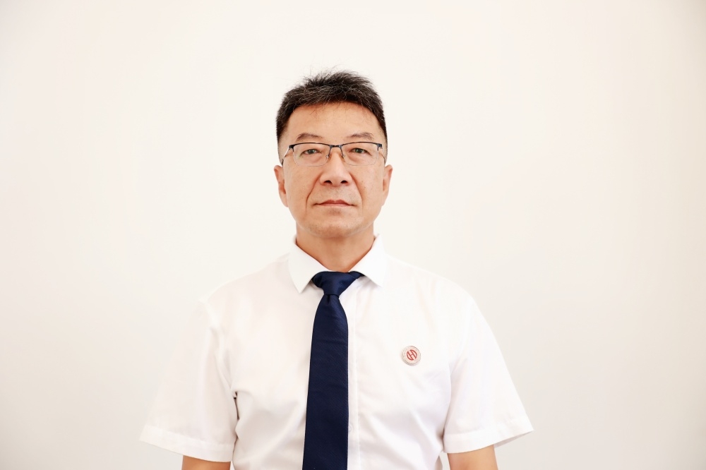 曲建国：高中历史教师