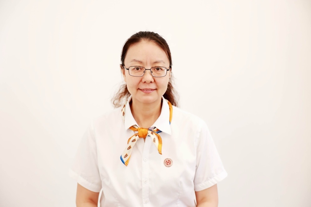 卢霞：高中地理教师