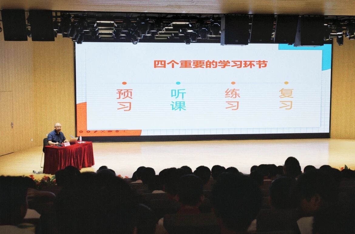 青蓝相继传帮带 赋能成长共卓越 | 海南寰岛高级中学隆重举行“青蓝工程”师徒结对仪式 海南寰岛高级中学2026届高三高考备考研讨会｜凝聚备考合力 擘画冲刺蓝图 迎“篮”而上展风采，拼搏奋进向未来 ——海南寰岛高级中学首届“寰高杯”班级篮球赛圆满落幕 青春淬火 逐光前行｜海南寰岛高级中学第四届军事夏令营活动纪实（三）